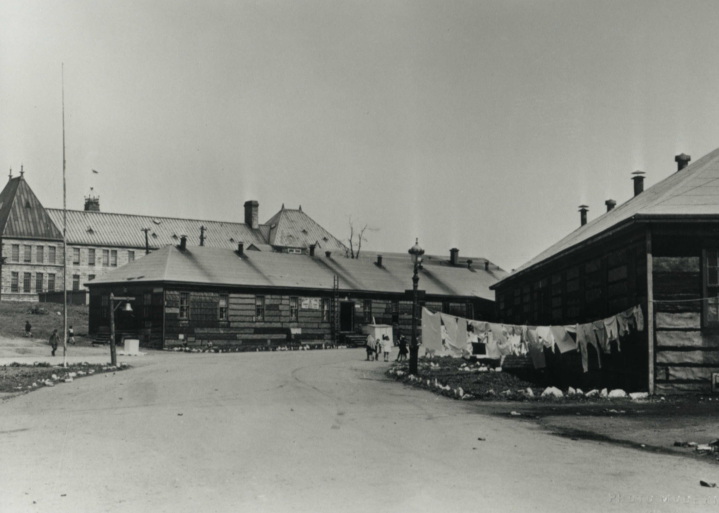 Image en noir et blanc des habitations des Cove Fields sur les plaines d'Abraham (archives CCBN)