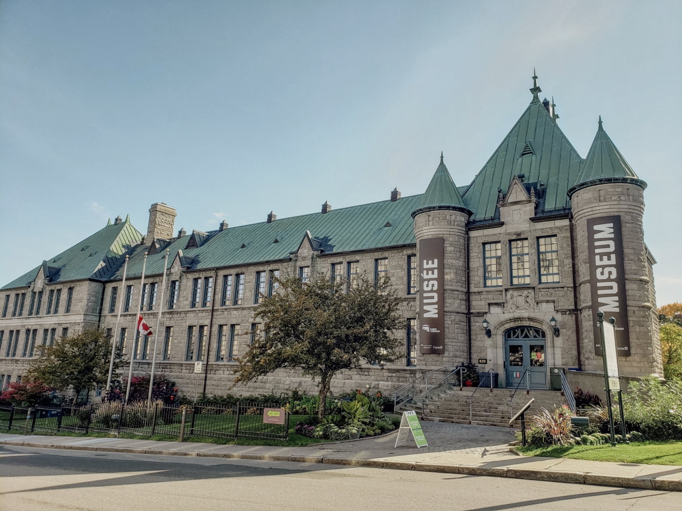 Photo montrant le Musée des plaines d'Abraham de l'extérieur. Photo showing the exterior of the Plains of Abraham Museum.